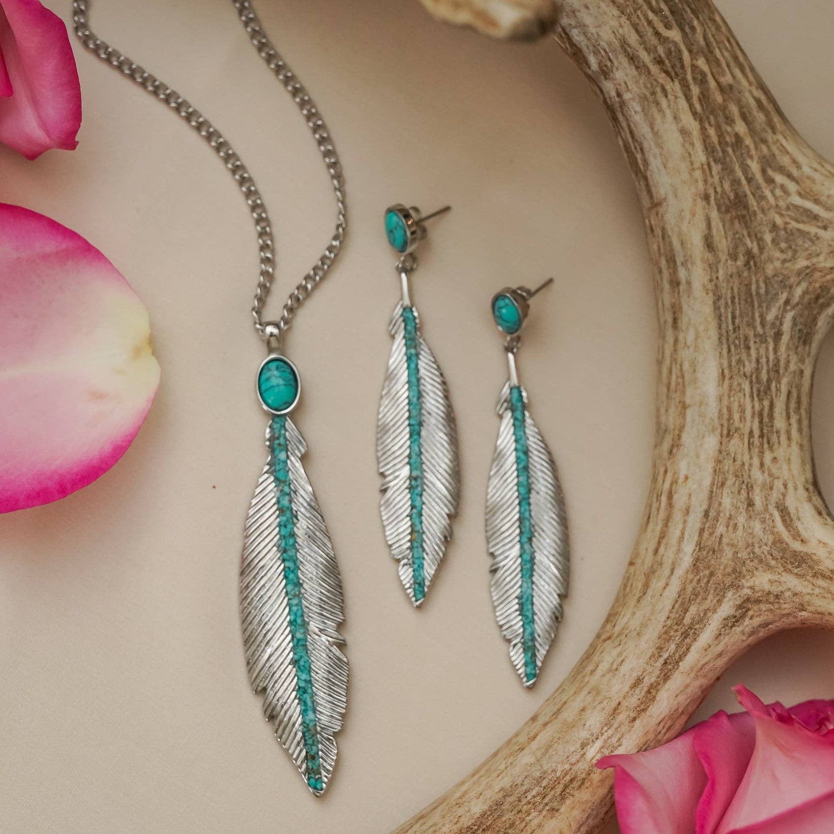 The Feather Pendant Necklace