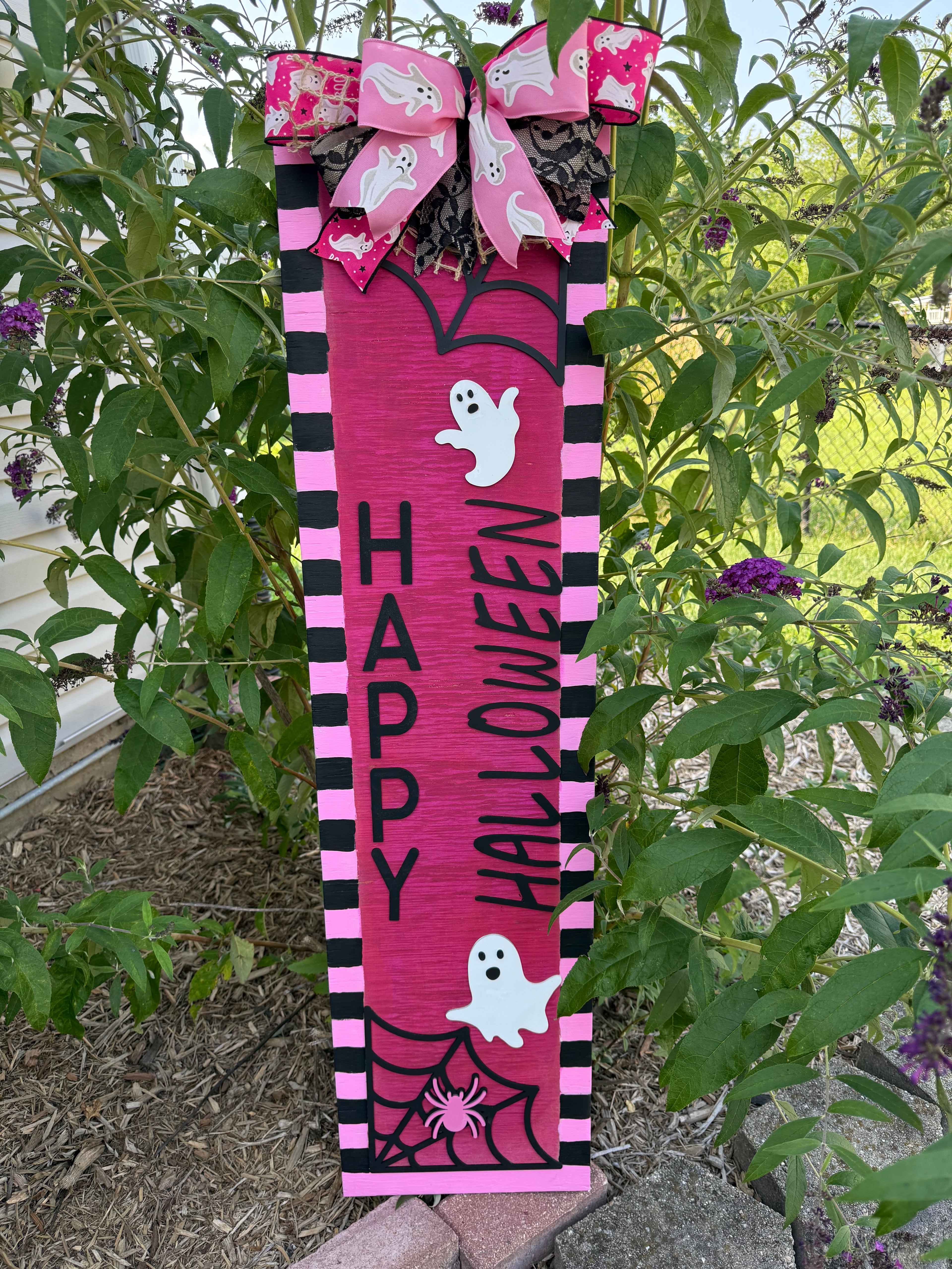 Pink Happy Halloween Wood Leaner